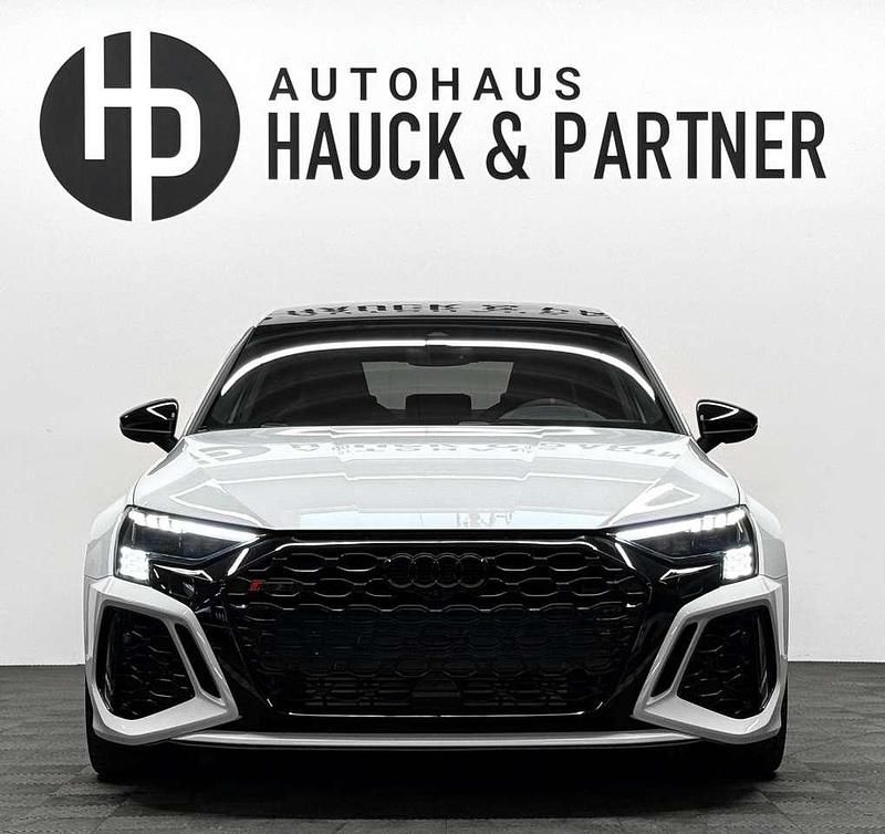 Gebraucht Audi RS3 Ambiente 400 PS (294 kW) 2022 Gletscherweiß metallic Limousine
