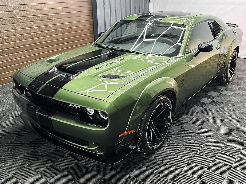 Grün Gebraucht 2022 Dodge Challenger Coupé | 33.000 € (Teuer) - Bild 1/4