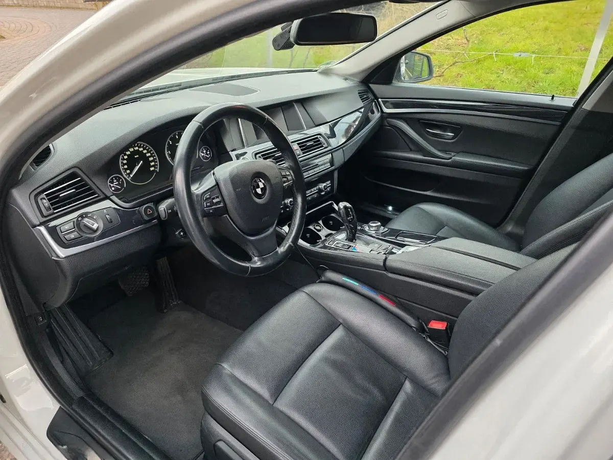 Używany BMW 520 Performance 235 KM (172 kW) 2016 Biały Sedan/Limuzyna