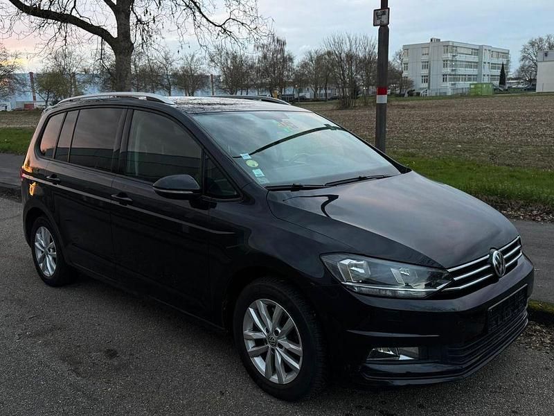 Gebraucht VW Touran 116 PS (85 kW) 2016 Schwarz Van / Kleinbus
