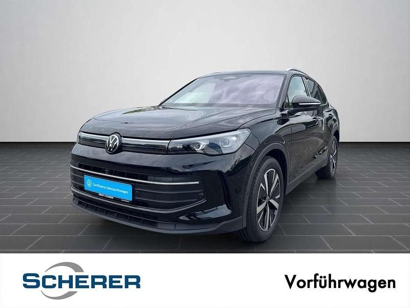 Deep black perleffekt (metallic) Gebraucht 2025 VW Tiguan Goal SUV | 45.450 € (Fairer Preis) - Bild 1/4