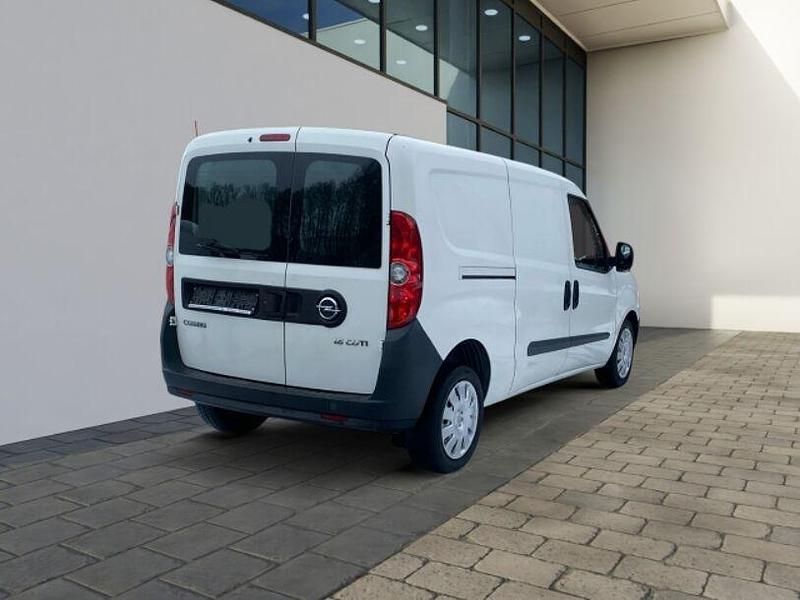 Gebraucht Opel Combo 105 PS (77 kW) 2012 Weiß Limousine