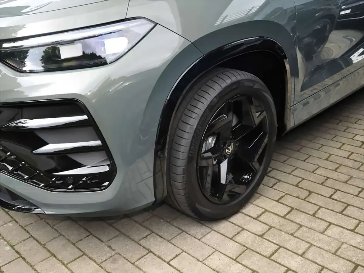 Neu VW Tayron R-line 150 PS (110 kW) 2026 Grün SUV