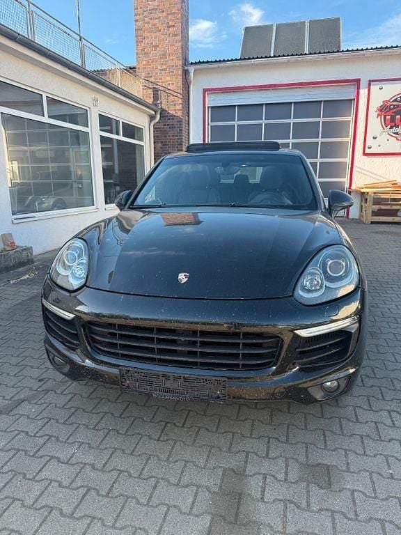 Second-hand Porsche Cayenne 262 CP (192 kW) 2015 Negru SUV