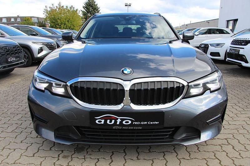 Gebraucht BMW 320 Advantage 190 PS (139 kW) 2021 Grau Kombi