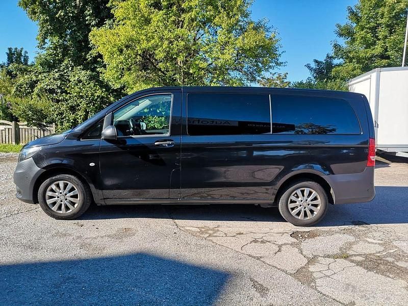 Schwarz Gebraucht 2017 Mercedes Vito Van / Kleinbus | 19.900 € - Bild 1/4