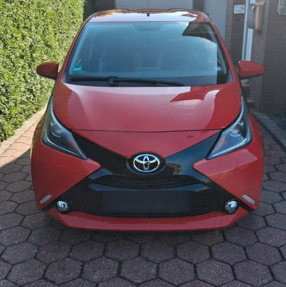 Gebraucht Toyota Aygo X-play 69 PS (50 kW) 2014 Rot Kleinwagen