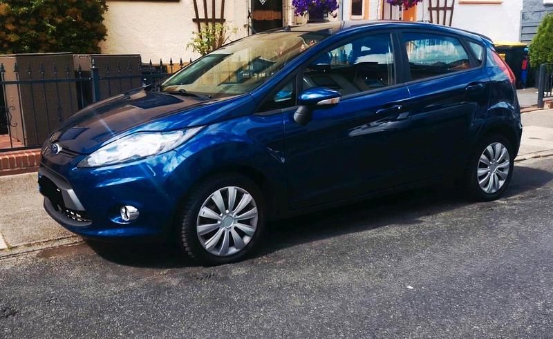 Gebraucht Ford Fiesta 60 PS (44 kW) 2012 Blau Kleinwagen