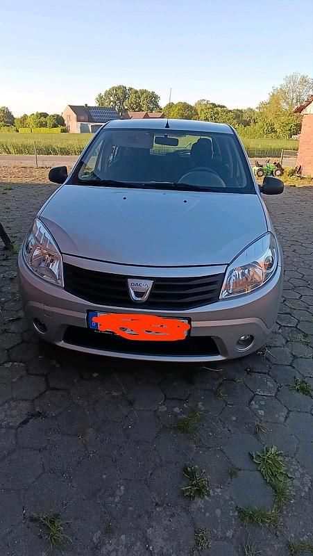 Silber Gebraucht 2009 Dacia Sandero Kleinwagen | 2.699 € (Fairer Preis) - Bild 1/4