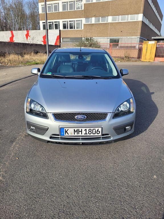 Gebraucht Ford Focus Trend 101 PS (74 kW) 2005 Grau Limousine