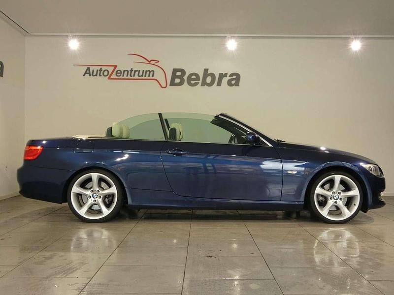 Gebraucht BMW 330 Cabriolet Performance 272 PS (200 kW) 2011 Tiefseeblau Cabrio