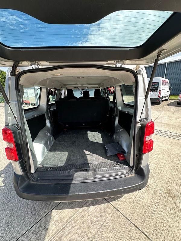 Gebraucht Peugeot Traveller 116 PS (85 kW) 2018 Silber Van / Kleinbus