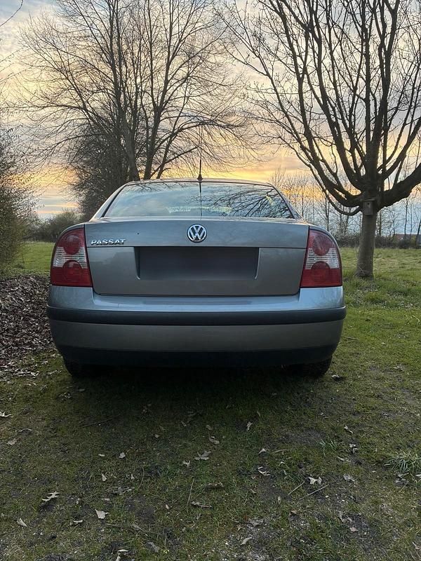 Gebraucht VW Passat 101 PS (74 kW) 2001 Grau Limousine