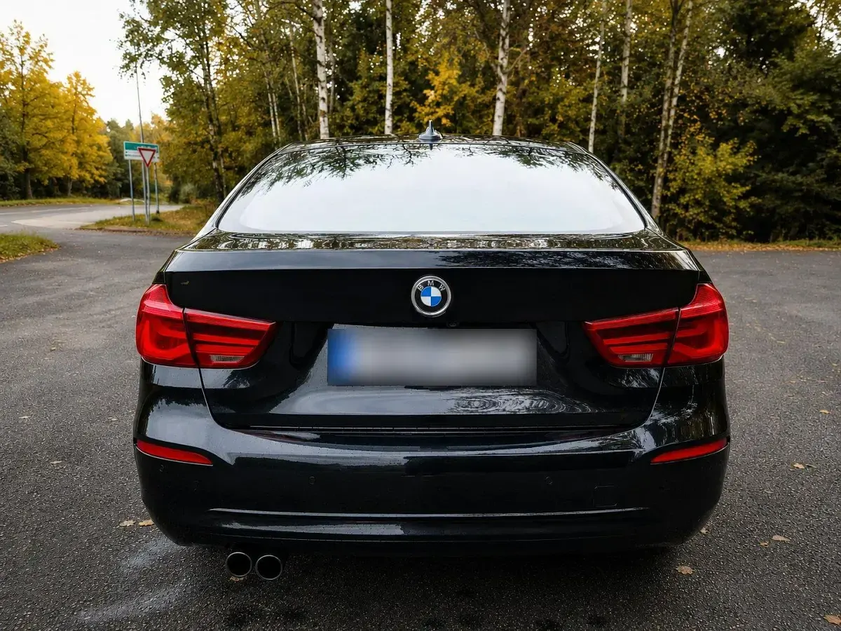 Gebraucht BMW 330 251 PS (184 kW) 2017 Schwarz Limousine