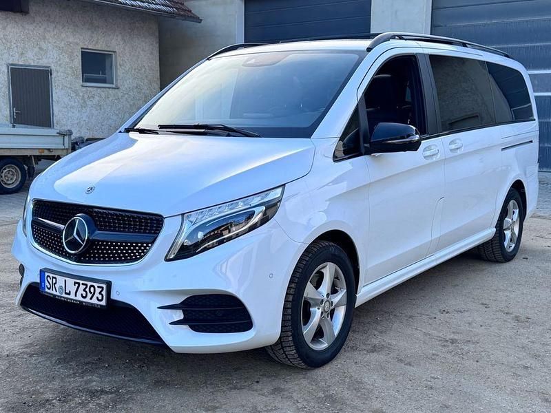 Weiß Gebraucht 2018 Mercedes V250 Exclusive Van / Kleinbus | 43.800 € (Teuer) - Bild 1/4