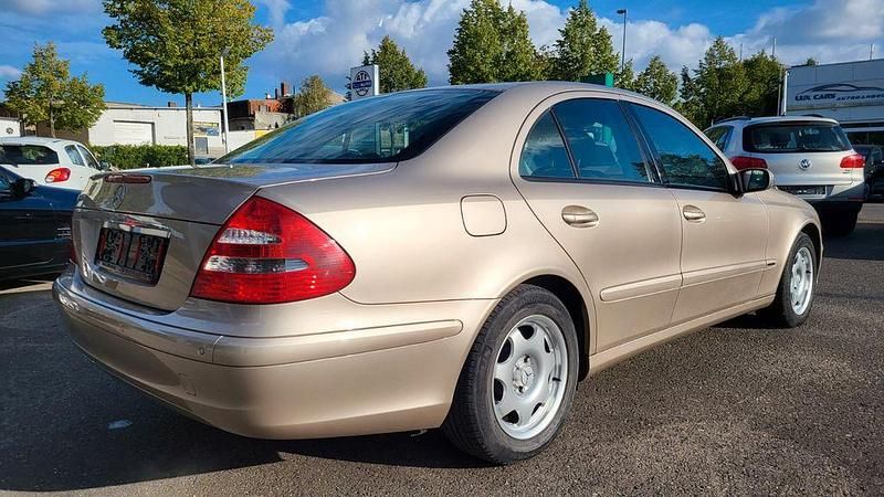 Gebraucht Mercedes E240 177 PS (130 kW) 2004 Gold Limousine