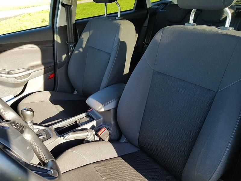Używany Ford Focus Cool & Connect 101 KM (74 kW) 2018 Czarny Sedan/Limuzyna