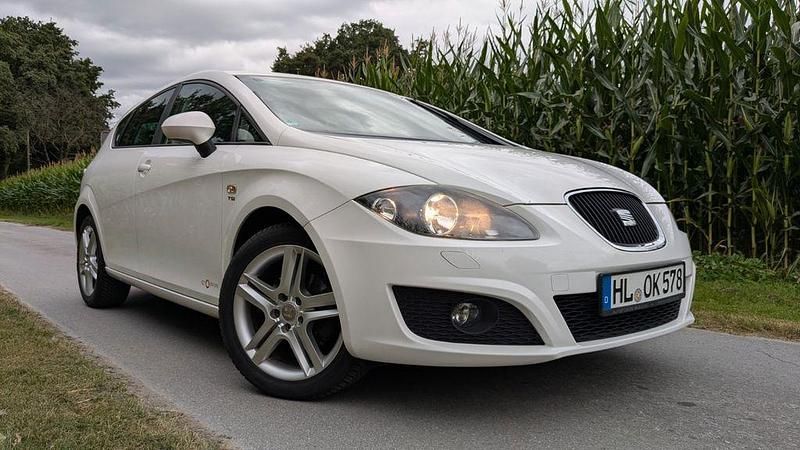 Weiß Gebraucht 2012 Seat Leon Copa Limousine | 4.900 € (Superpreis) - Bild 1/4