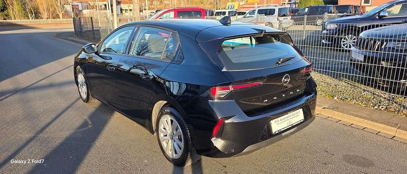 Gebraucht Opel Astra Enjoy 131 PS (96 kW) 2023 Lackierung schwarz Kleinwagen