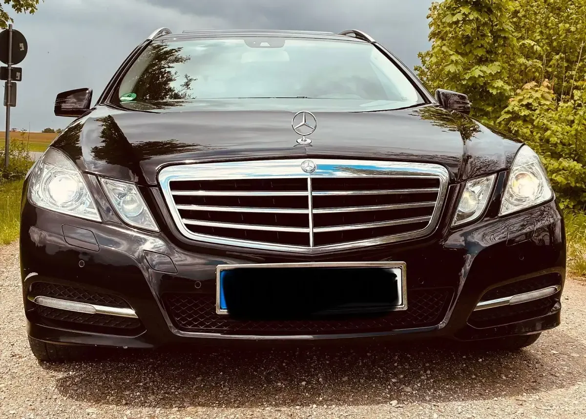 Gebraucht Mercedes E200 Elegance 184 PS (135 kW) 2011 Schwarz Kombi