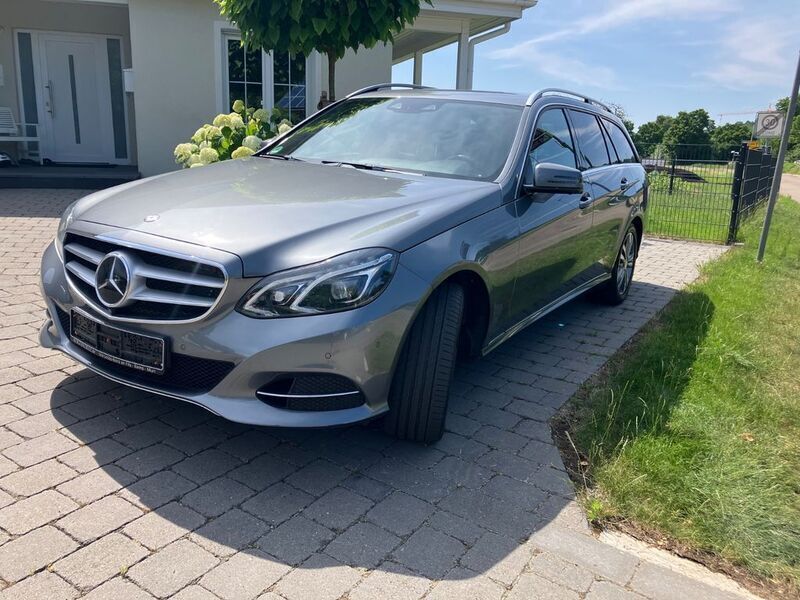 Grau Gebraucht 2015 Mercedes E400 Avantgarde Kombi | 18.600 € (Teuer) - Bild 1/4