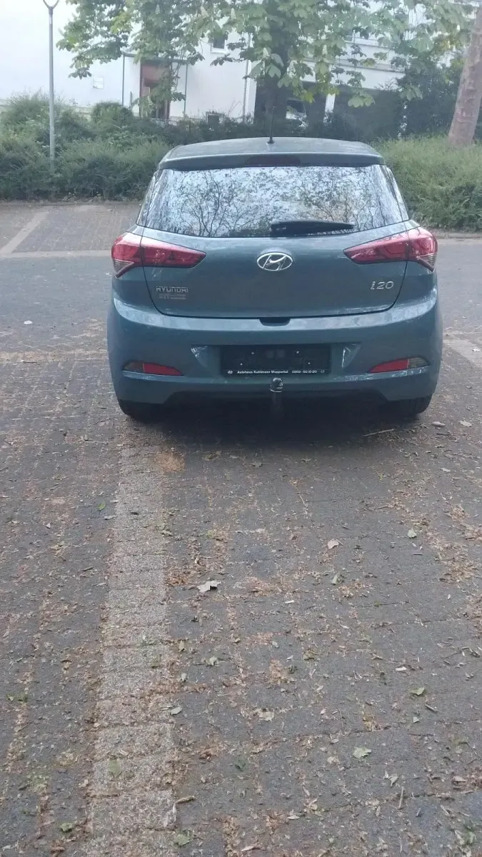 Second-hand Hyundai i20 75 CP (55 kW) 2017 Albastru Hatchback