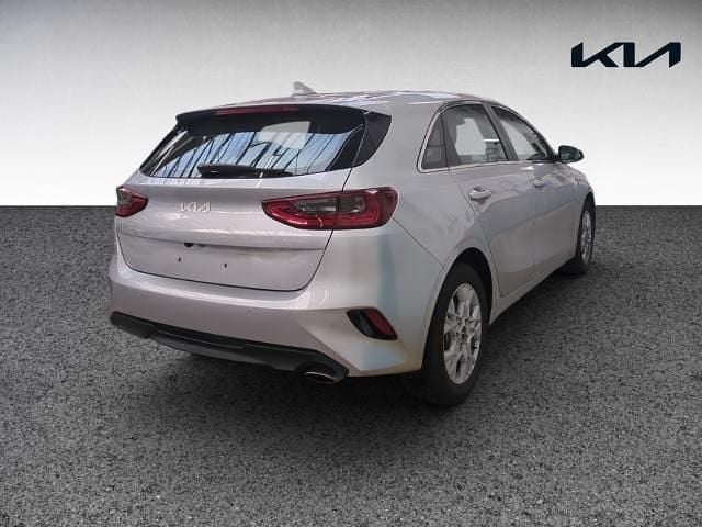 Second-hand Kia Ceed Vision 140 CP (102 kW) 2025 Argintiu Hatchback