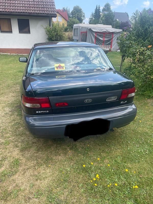 Gebraucht Kia Sephia 89 PS (65 kW) 1996 Grün Limousine