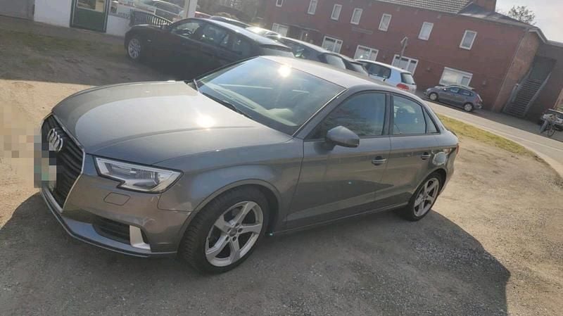Gebraucht Audi A3 116 PS (85 kW) 2019 Silber Limousine