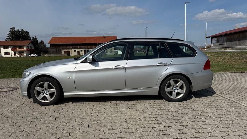 Gebraucht BMW 320 184 PS (135 kW) 2012 Silber Kombi
