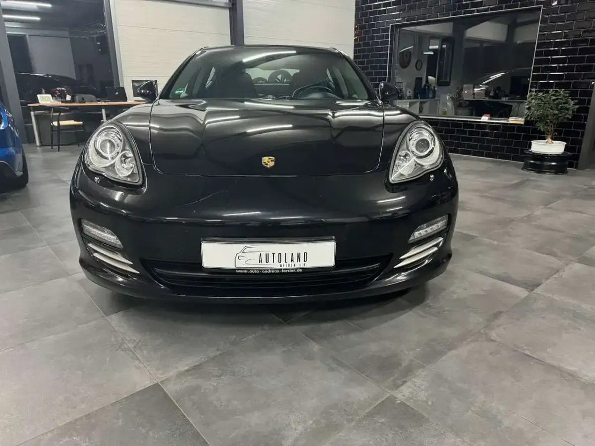 Gebraucht Porsche Panamera 4 299 PS (219 kW) 2011 Basaltschwarzmetallic Kleinwagen