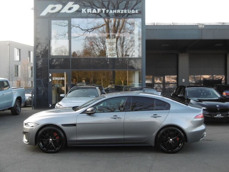 Eiger grey Gebraucht 2023 Jaguar XE R-Dynamic Limousine | 35.750 € (Teuer) - Bild 1/4