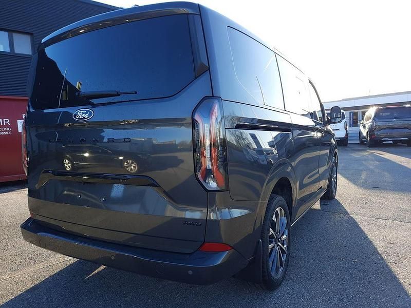 Neu Ford Tourneo Titanium X 170 PS (125 kW) 2026 Grau Van / Kleinbus
