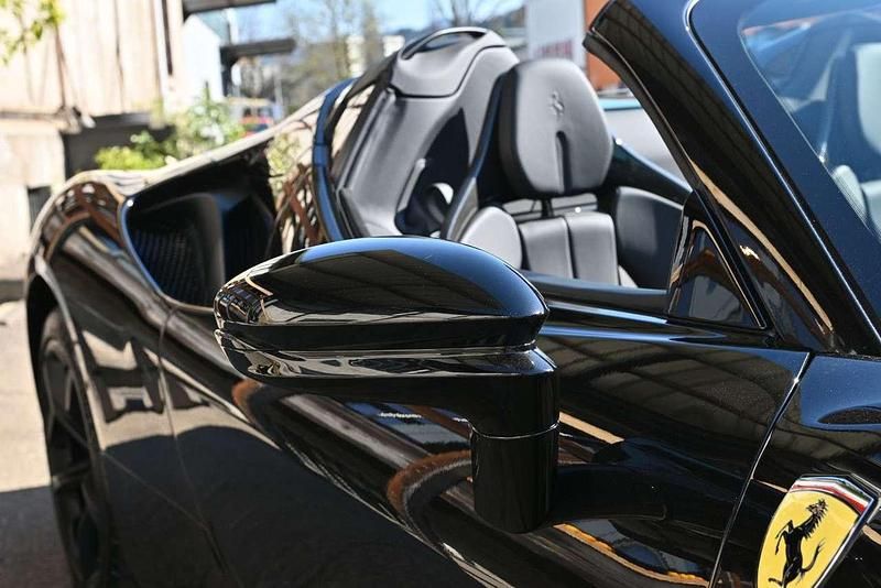 Gebraucht Ferrari SF90 999 PS (734 kW) 2024 Schwarz Cabrio