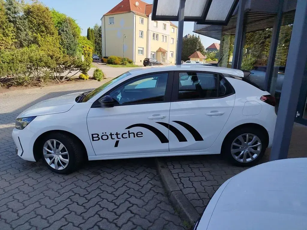 Gebraucht Opel Corsa Basis 75 PS (55 kW) 2024 Lack weiss banquise/typ aussenverkleidung spiegel flach standard Kleinwagen
