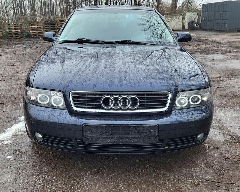 Blau Gebraucht 1999 Audi A4 Kombi | 850 € (Superpreis) - Bild 1/4