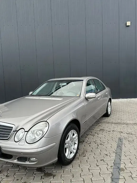 Gebraucht Mercedes E200 Classic 163 PS (119 kW) 2004 Silber Limousine