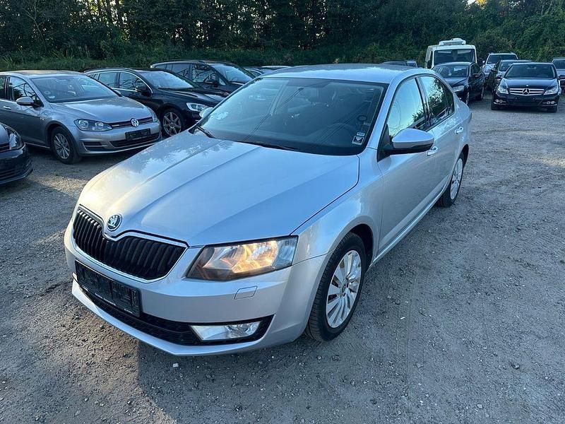 Silber Gebraucht 2013 Skoda Octavia Ambition Limousine | 5.000 € (Guter Preis) - Bild 1/4