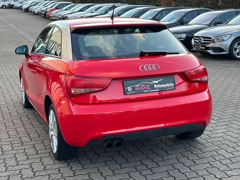 Gebraucht Audi A1 Attraction 122 PS (89 kW) 2011 Rot Limousine