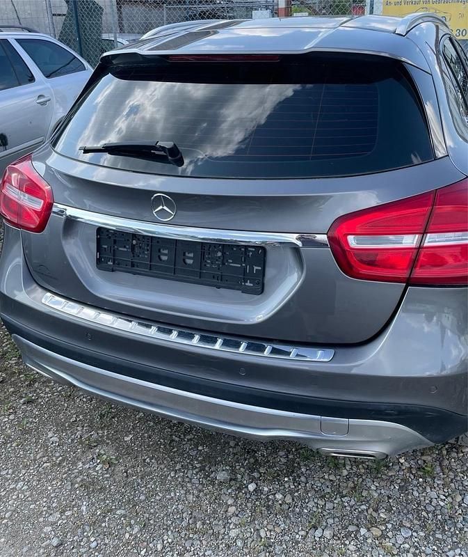 Grau Gebraucht 2014 Mercedes GLA200 SUV | 9.199 € (Guter Preis) - Bild 1/4