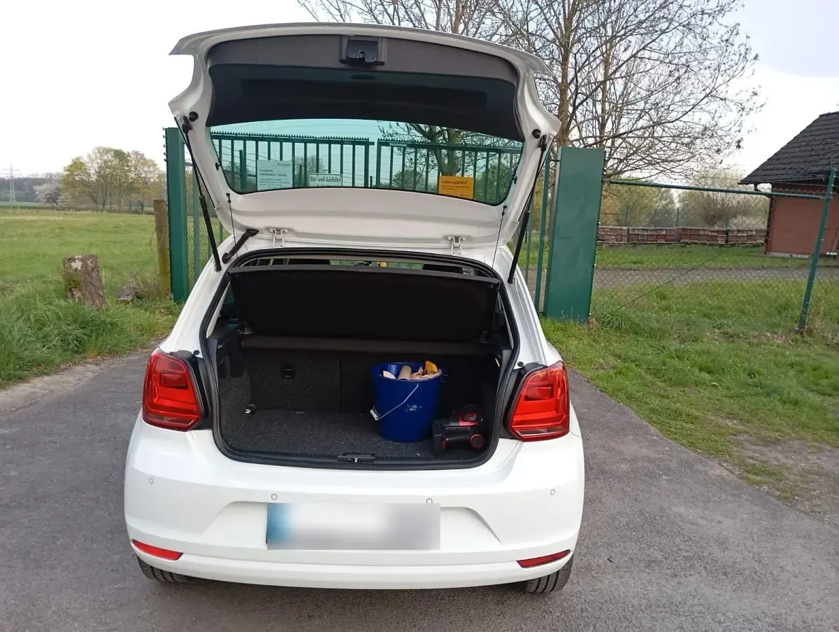 Gebraucht VW Polo LOUNGE 75 PS (55 kW) 2015 Weiß Limousine