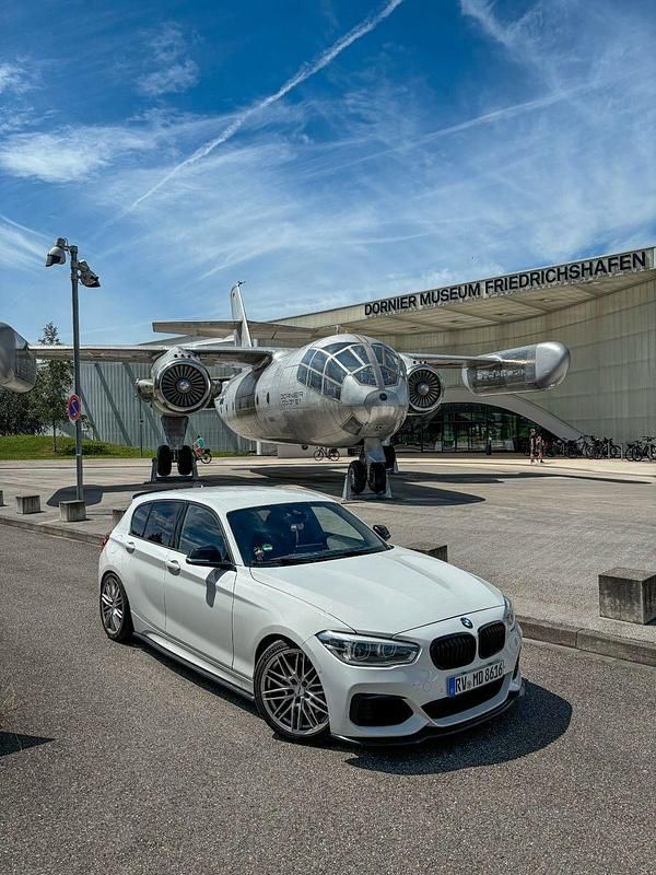 Weiß Gebraucht 2016 BMW M135 Performance Kleinwagen | 21.300 € (Fairer Preis) - Bild 1/4