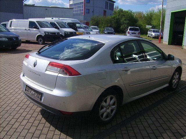 Używany Renault Laguna III Dynamique 140 KM (102 kW) 2008 Srebrny Sedan/Limuzyna