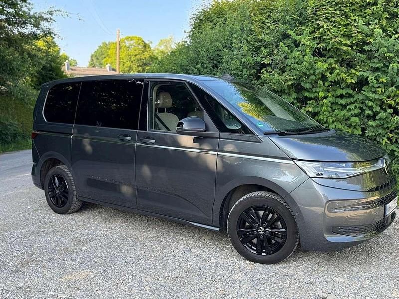 Grau Gebraucht 2022 VW T7 Style Van | 48.400 € (Guter Preis) - Bild 1/4