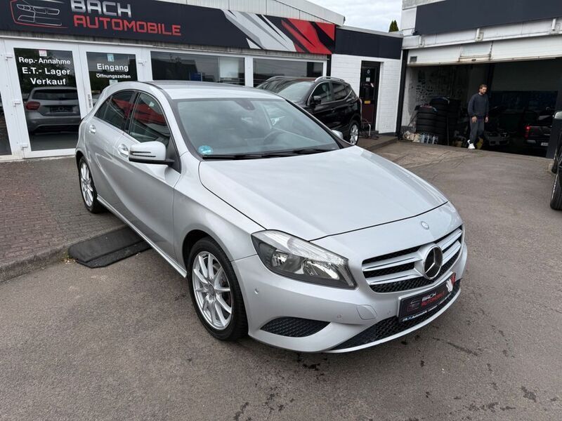 Silber Gebraucht 2013 Mercedes A180 Limousine | 10.490 € (Superpreis) - Bild 1/4
