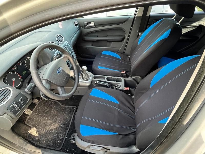 Używany Ford Focus 102 KM (75 kW) 2004 Srebrny Hatchback