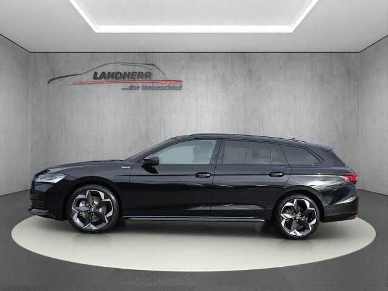 Neu Skoda Superb 193 PS (141 kW) 2025 Cobalt blau metallic Kombi