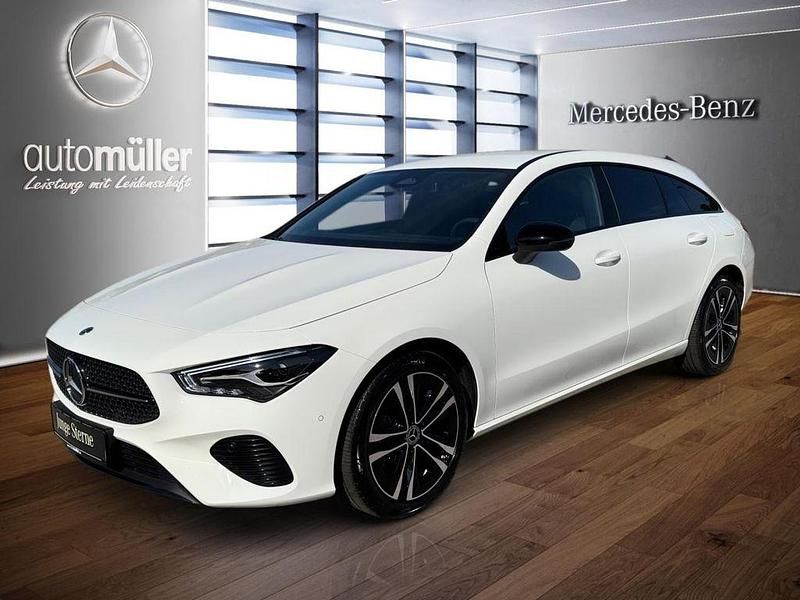 Weiß Gebraucht 2024 Mercedes CLA180 Shooting Brake Night Kombi | 33.480 € (Teuer) - Bild 1/4
