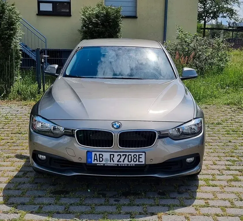 Używany BMW 330e Advantage 252 KM (185 kW) 2016 Szary Sedan/Limuzyna