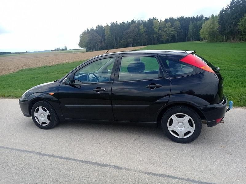 Gebraucht Ford Focus 101 PS (74 kW) 2002 Schwarz Kleinwagen
